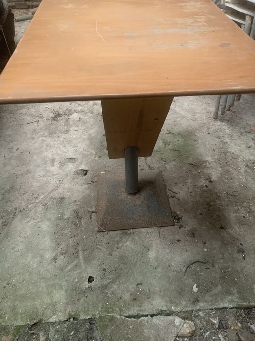 Mesas de café em madeira e ferro