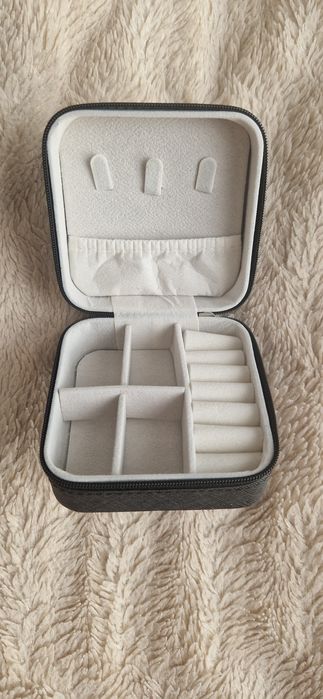 Pudełeczko na biżuterię podróżne