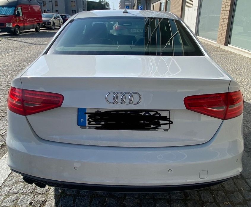 Audi A4 - 2.0 TDI 143cv - 2012