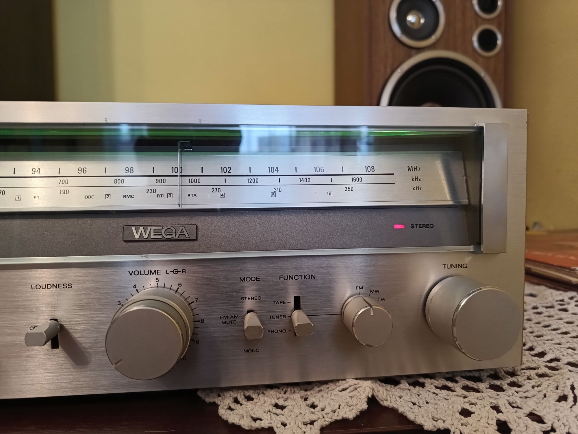 Amplituner vintage Sony Wega model PSS-200R