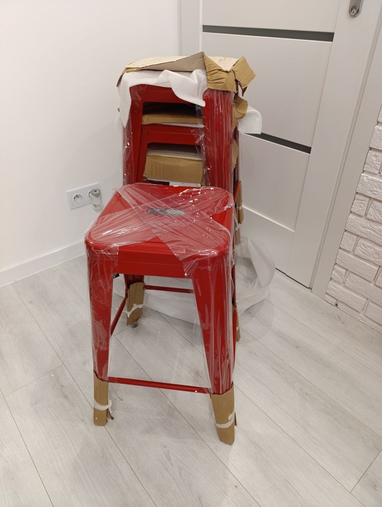 Czerwone Krzesła STOŁKI Z Siedziskiem WYS 61 CM 4 SZT