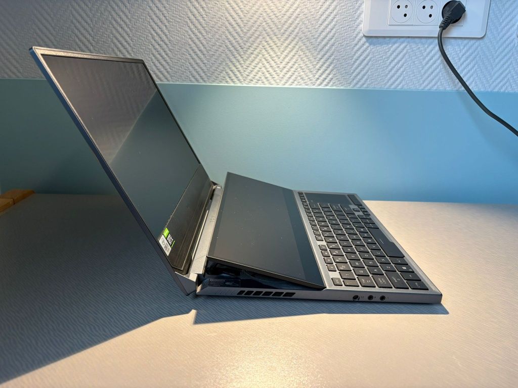 Asus Rog Zephyrus Duo 15 - jak nowy!