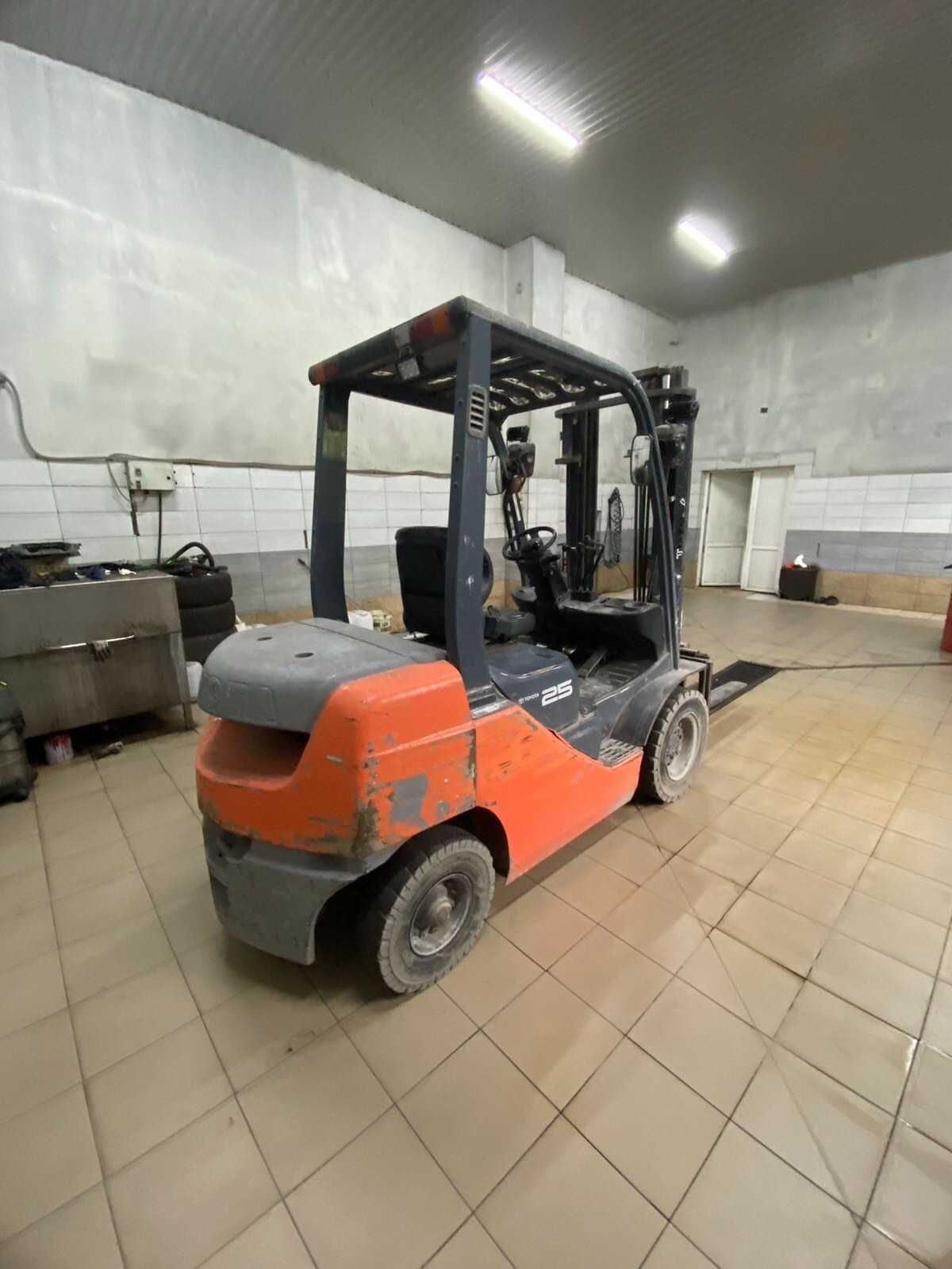 Продам навантажувач Toyota ,погрузчик Тойота