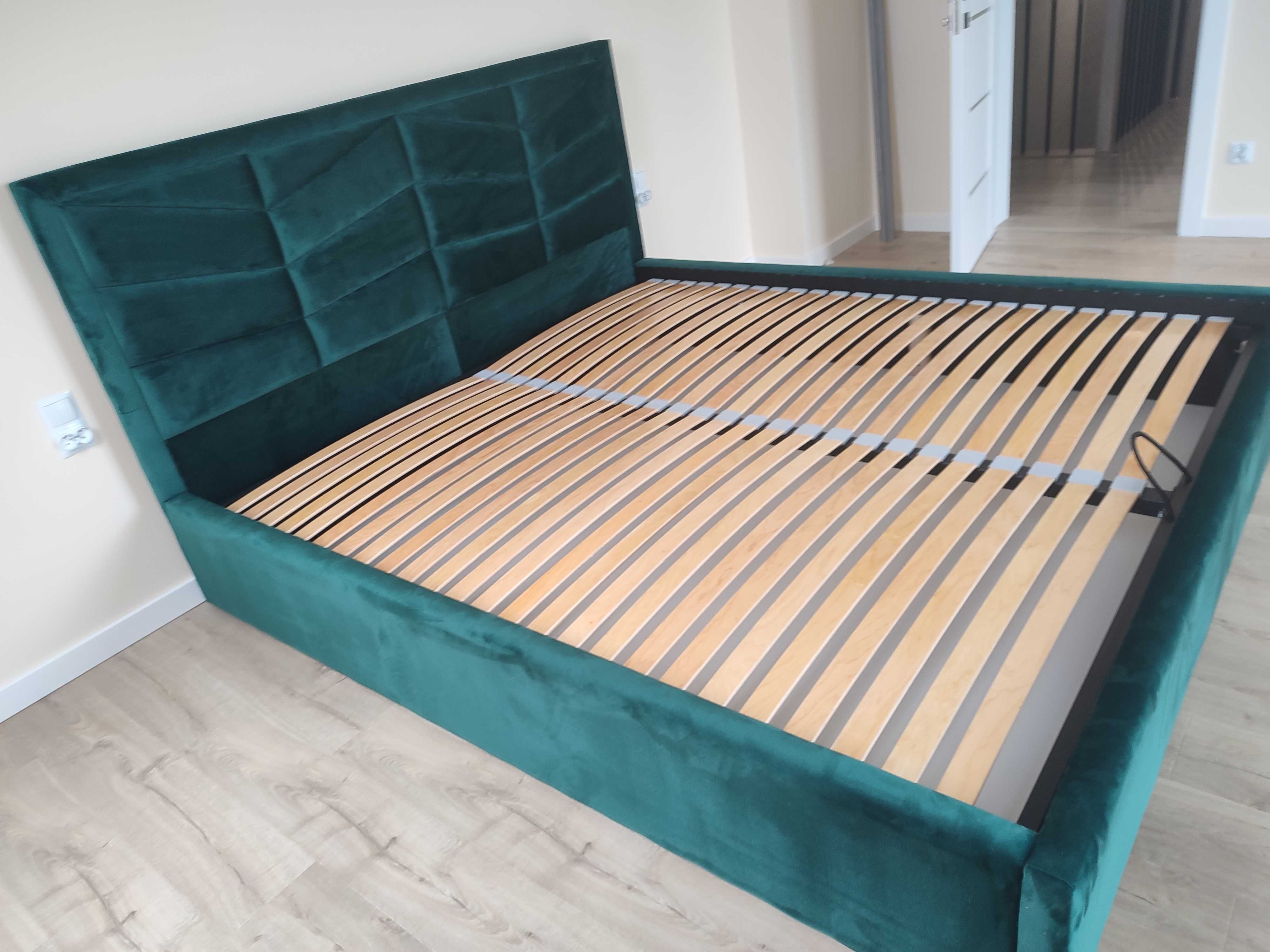 Łóżko tapicerowane na wymiar pojemnik, producent