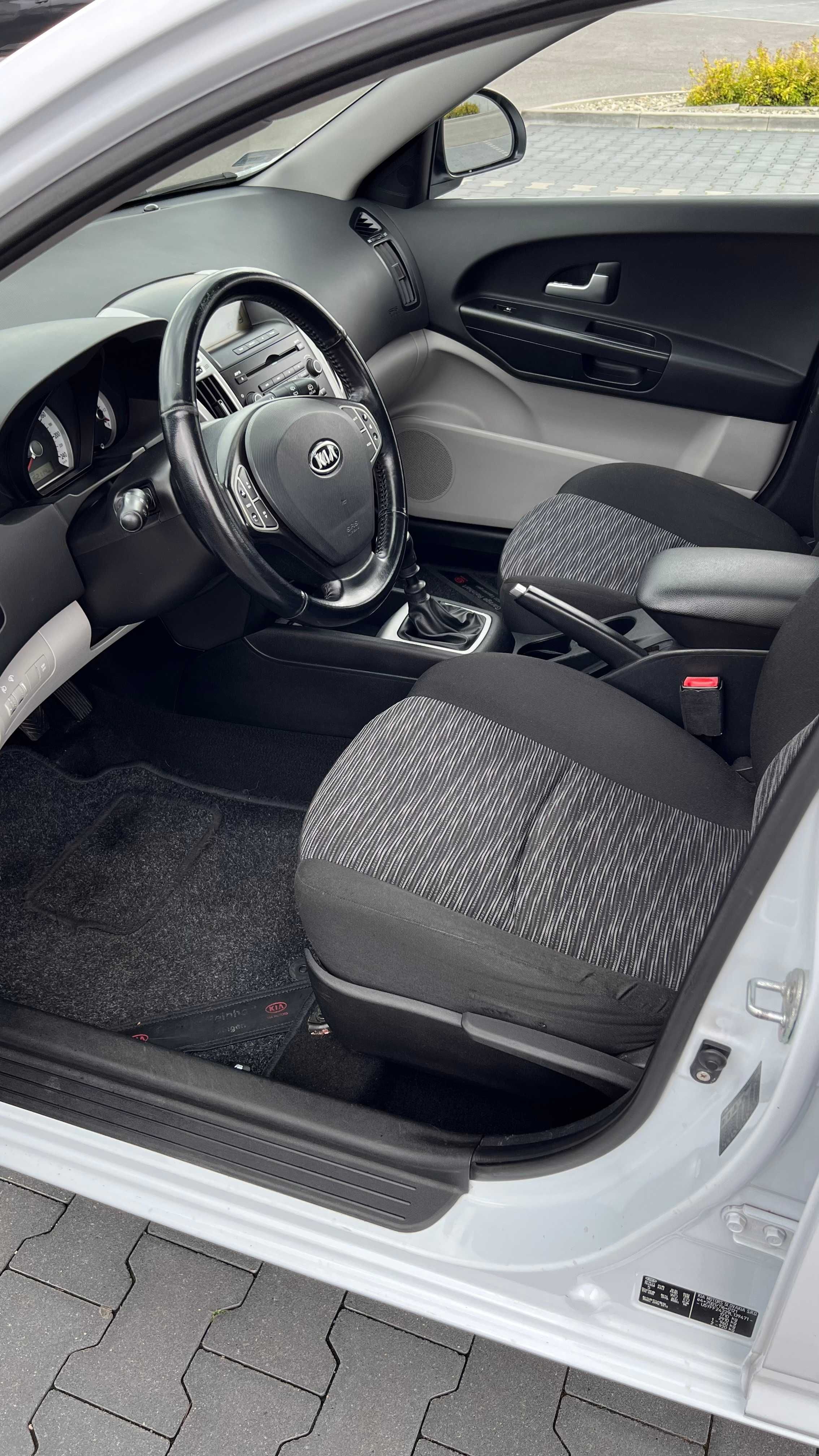 Kia Cee'd 1.6, niski przebieg, automatyczna klima, bardzo zadbany