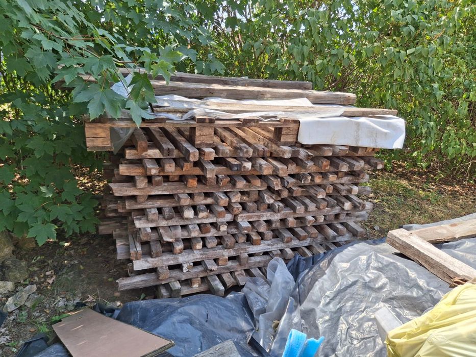 Drewno rozbiórkowe z dachu dwuspadowego