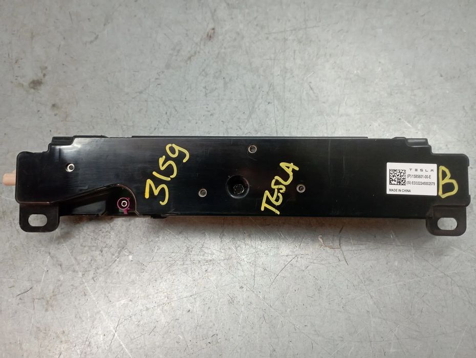 Amplificador de antena TESLA Model 3 (5YJ3)