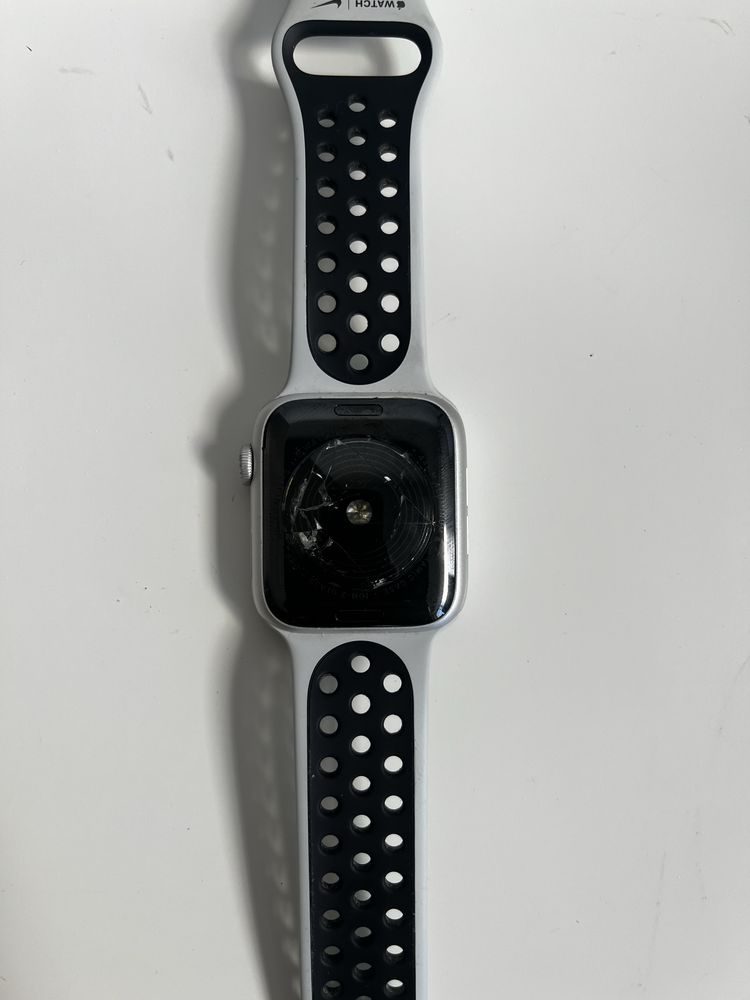 Apple Watch SE - 44mm (para peças)