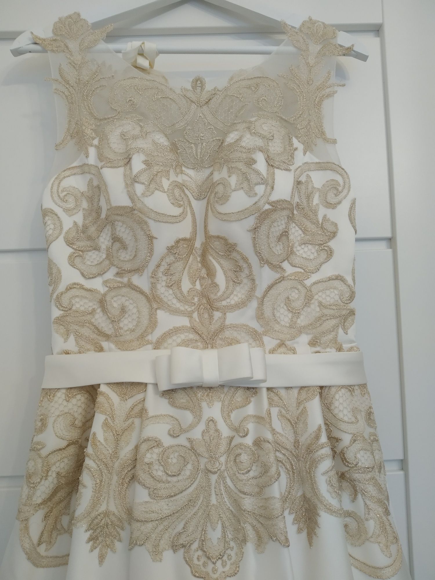 Suknia ślubna w kolorze ecru królewska rozmiar XS/S/M gruby atlas