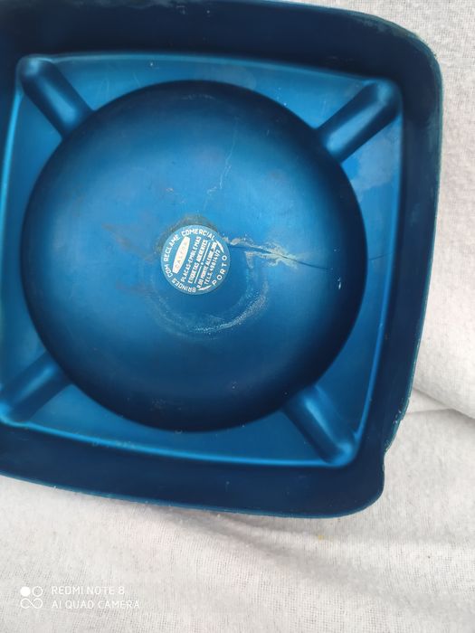 Cinzeiro em alumínio em muito bom estado