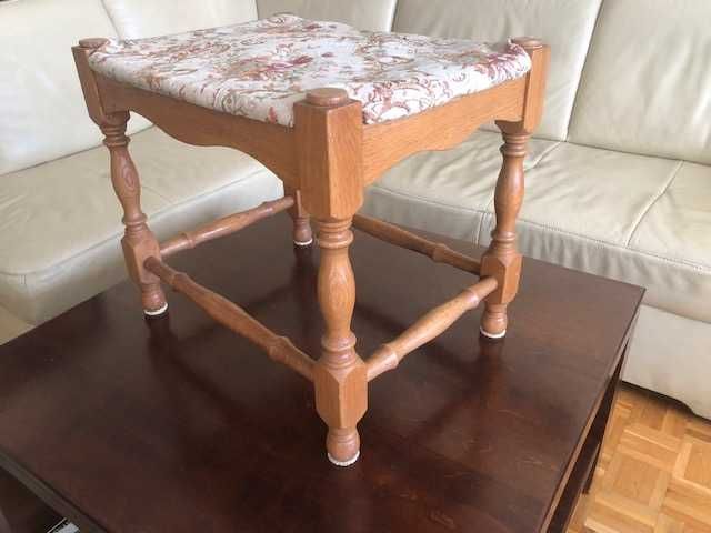 Taboret stołek dębowy tapicerowany