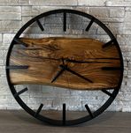 Zegar loft o średnicy 40 cm z dębu i czarnej żywicy