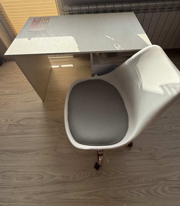 Biurko z elza krzeslo