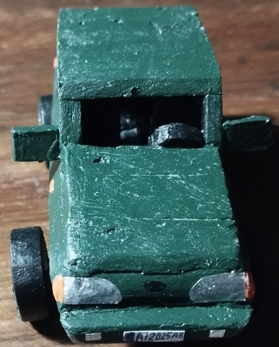 Продам дерев'яну модель Лада 2114