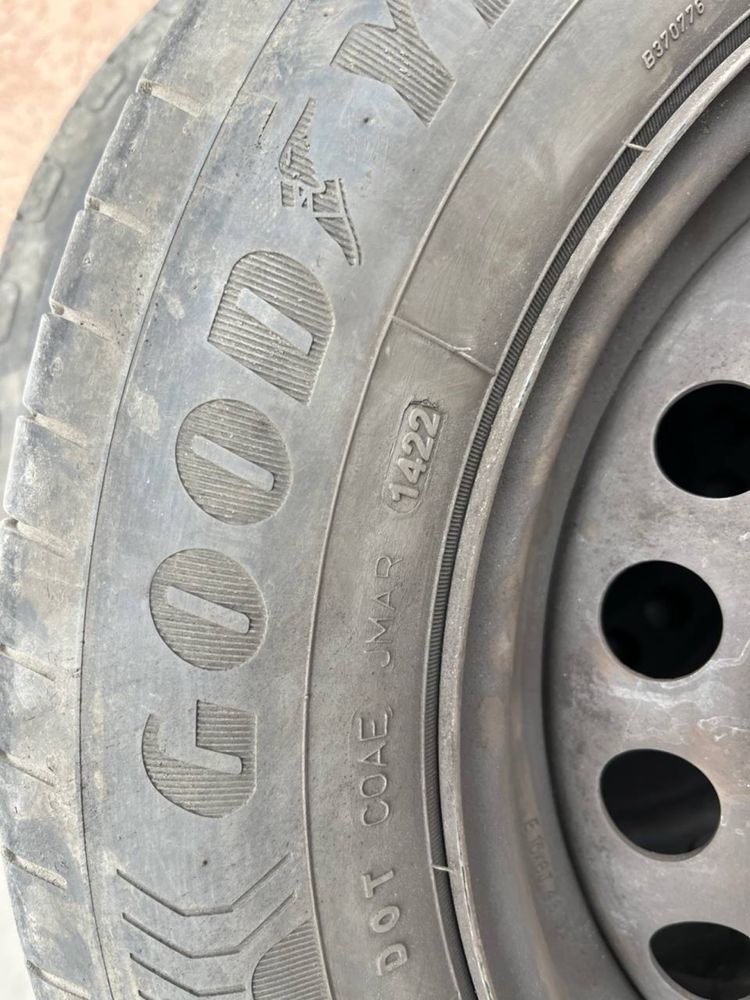 Продам комплект шин з дисками або без  Goodyear 195/65 R15