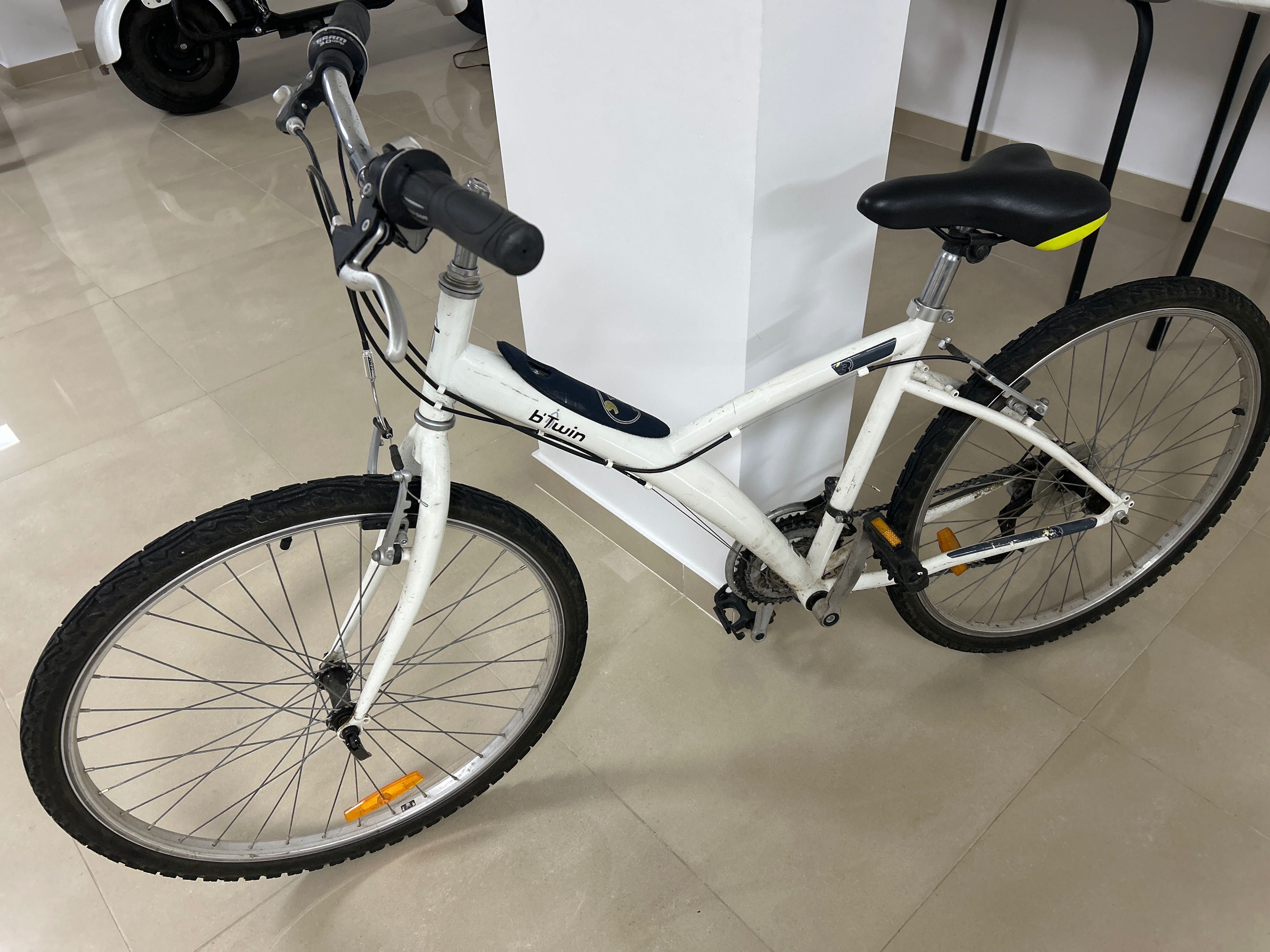 Bicicleta Júnior/adulto em branco.