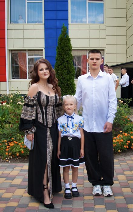 Продам костюм вишитий