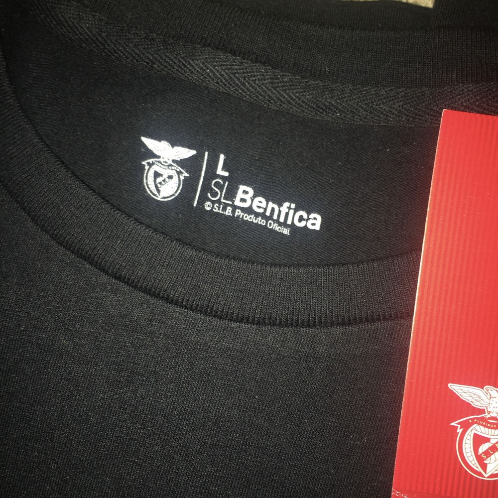 T-shirt Emblema Benfica - tamanho L ( NOVA )