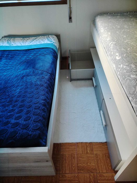 Cama dupla de solteiro