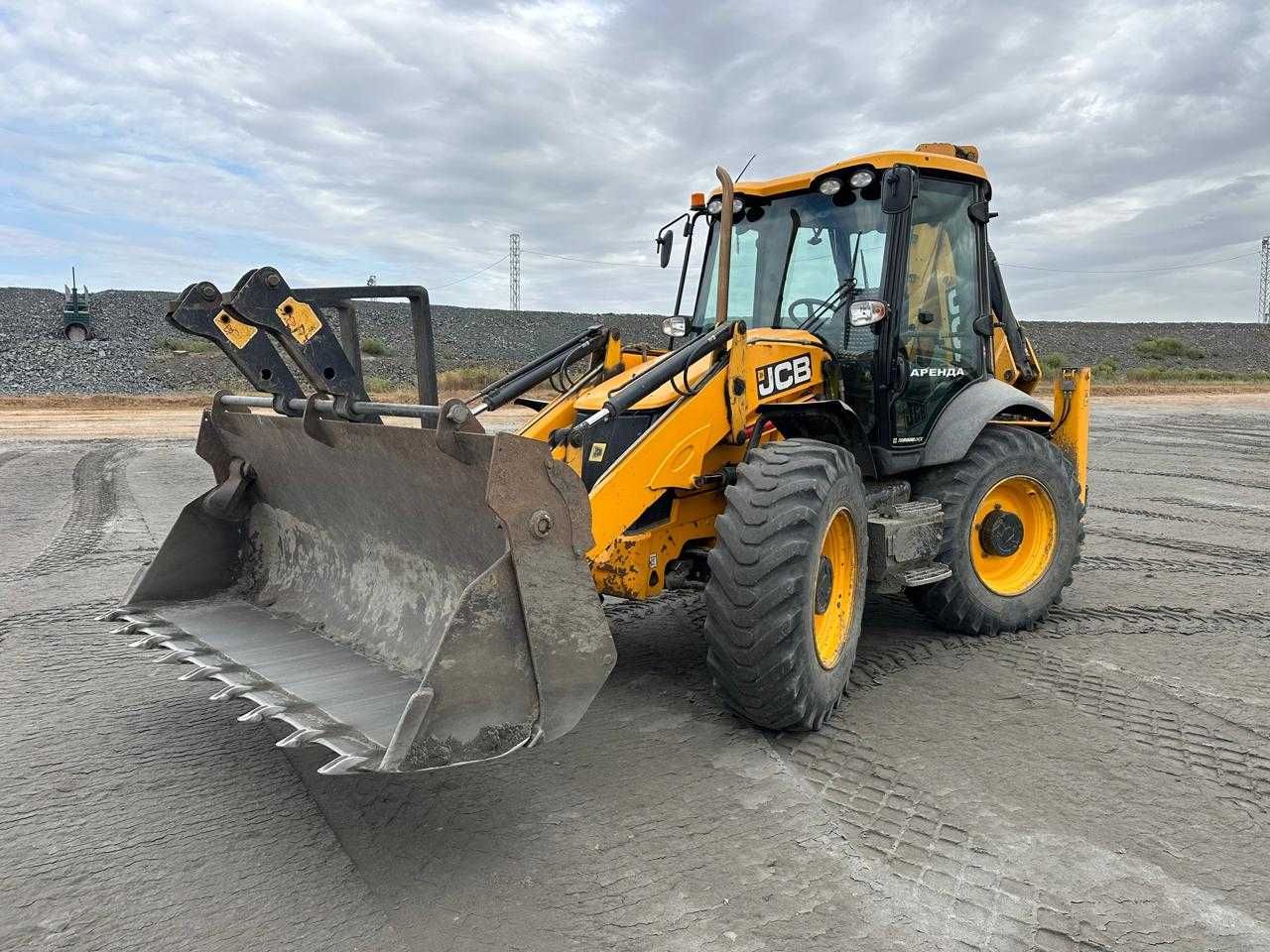 Послуги екскаватора JCB 4CX