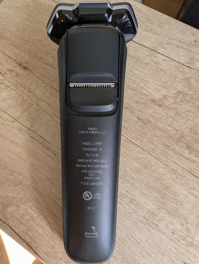 Електробритва PHILIPS серії 7000