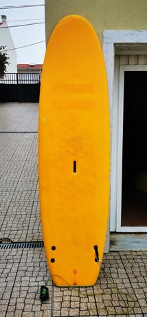 Prancha de surf amarela
