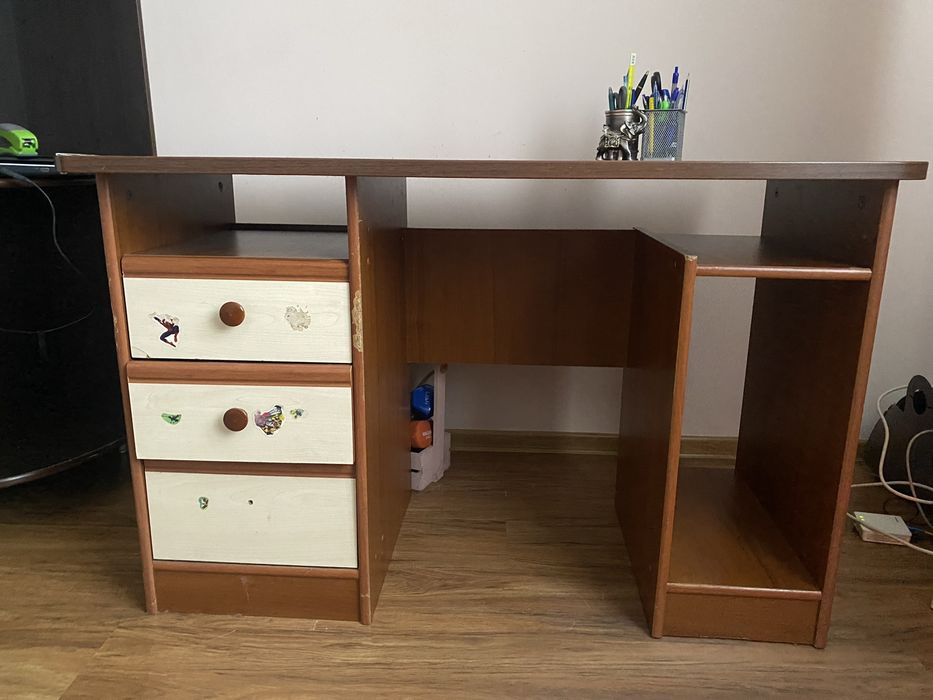 Стіл, компʼютерний