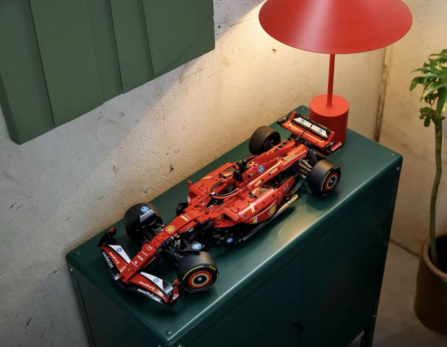 Конструктор Technic F1 Ferrari SF-24