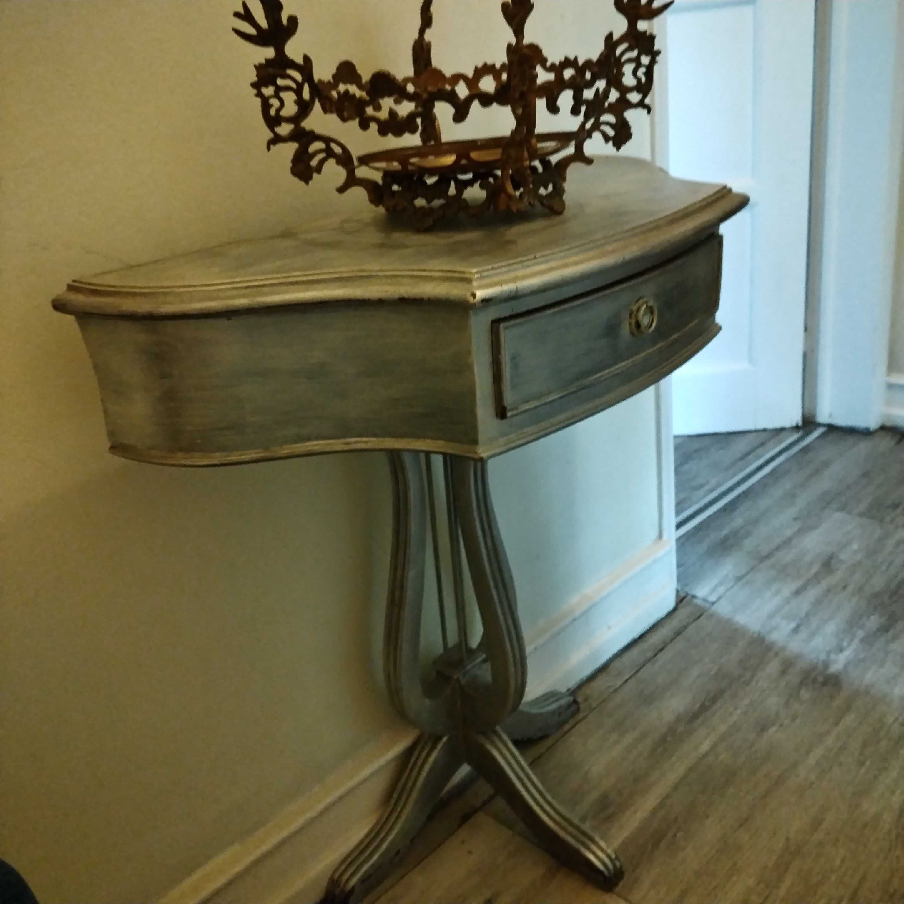 Mesa de canto pintada prata