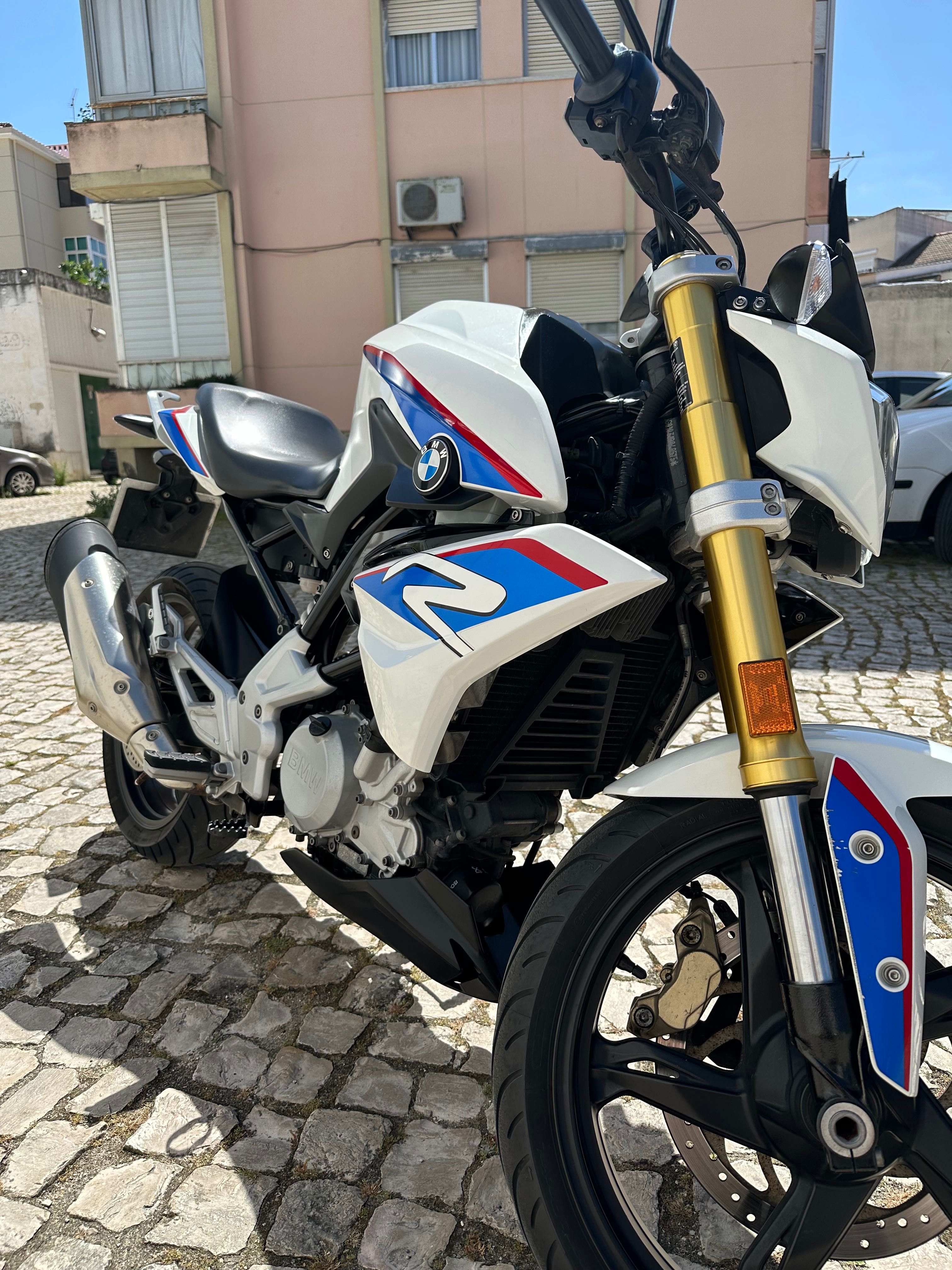 BMW G310r praticamente nova