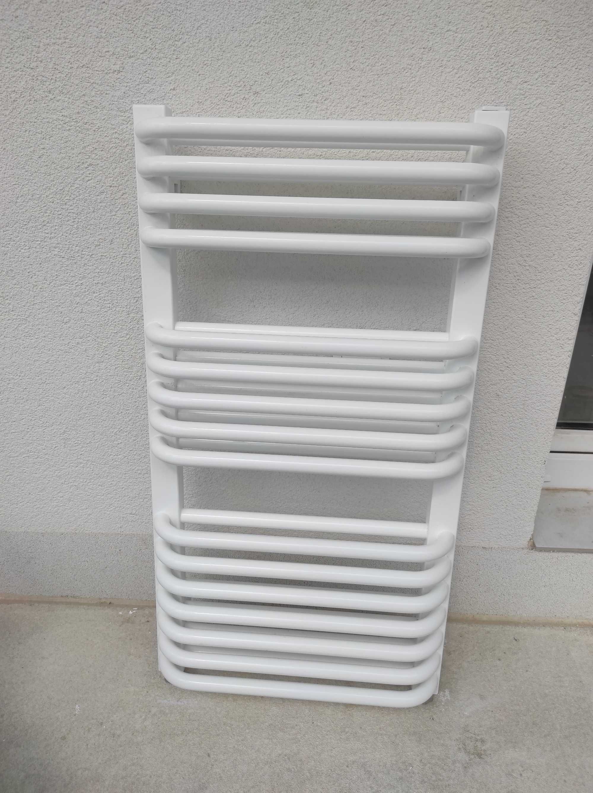 Grzejnik łazienkowy Tytus terma 820x440 z termostatem