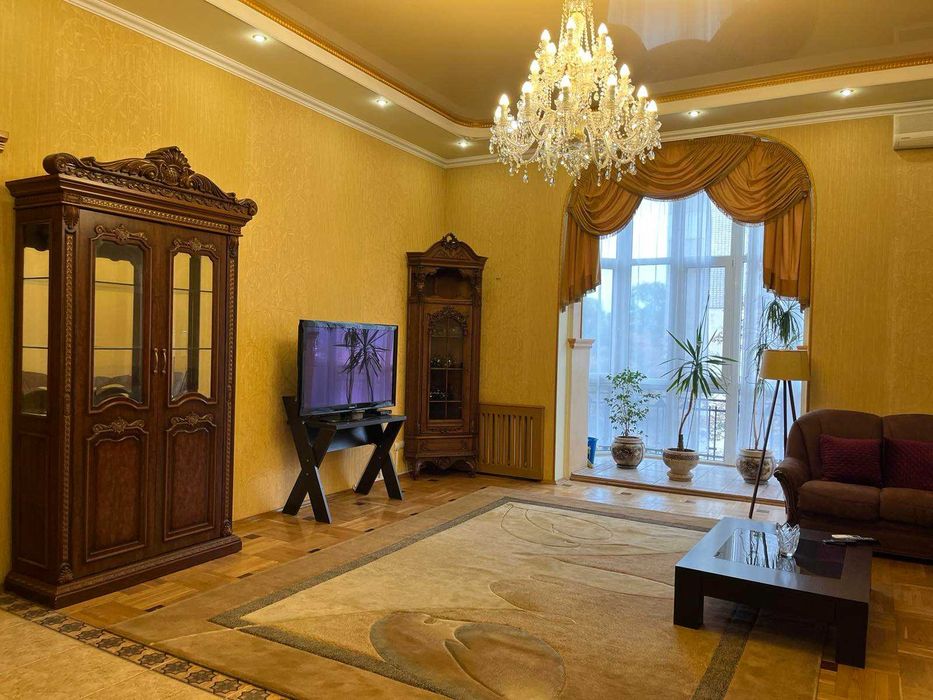 Здається 3-к.кв в центрі столиці - на вул.Омеляновича-Павленка,14/12