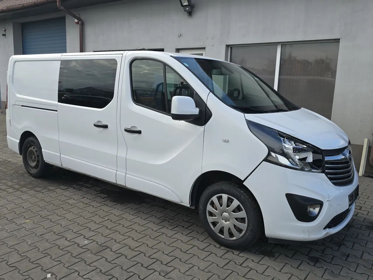 Opel Vivaro Diesel 125kM 5 Osobowy+Paka navi Ledy Tempomat hak