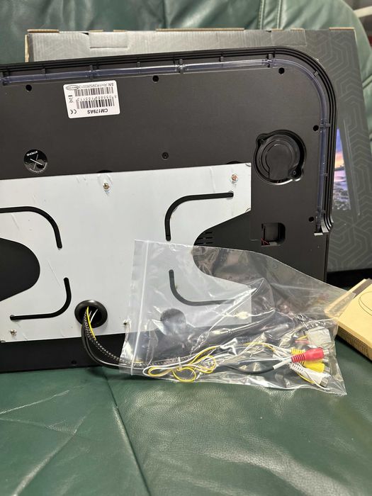 Стельовий телевізор, телевизор автомобильный, потолочный