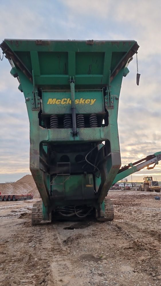 Продам мобильную дробилку McCloskey  I54