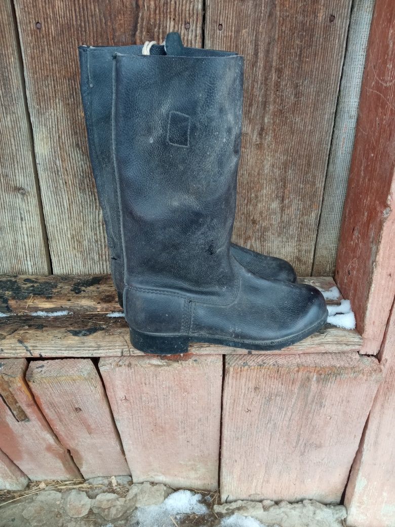 Продам чоботи ялові , шкіряні , взуття