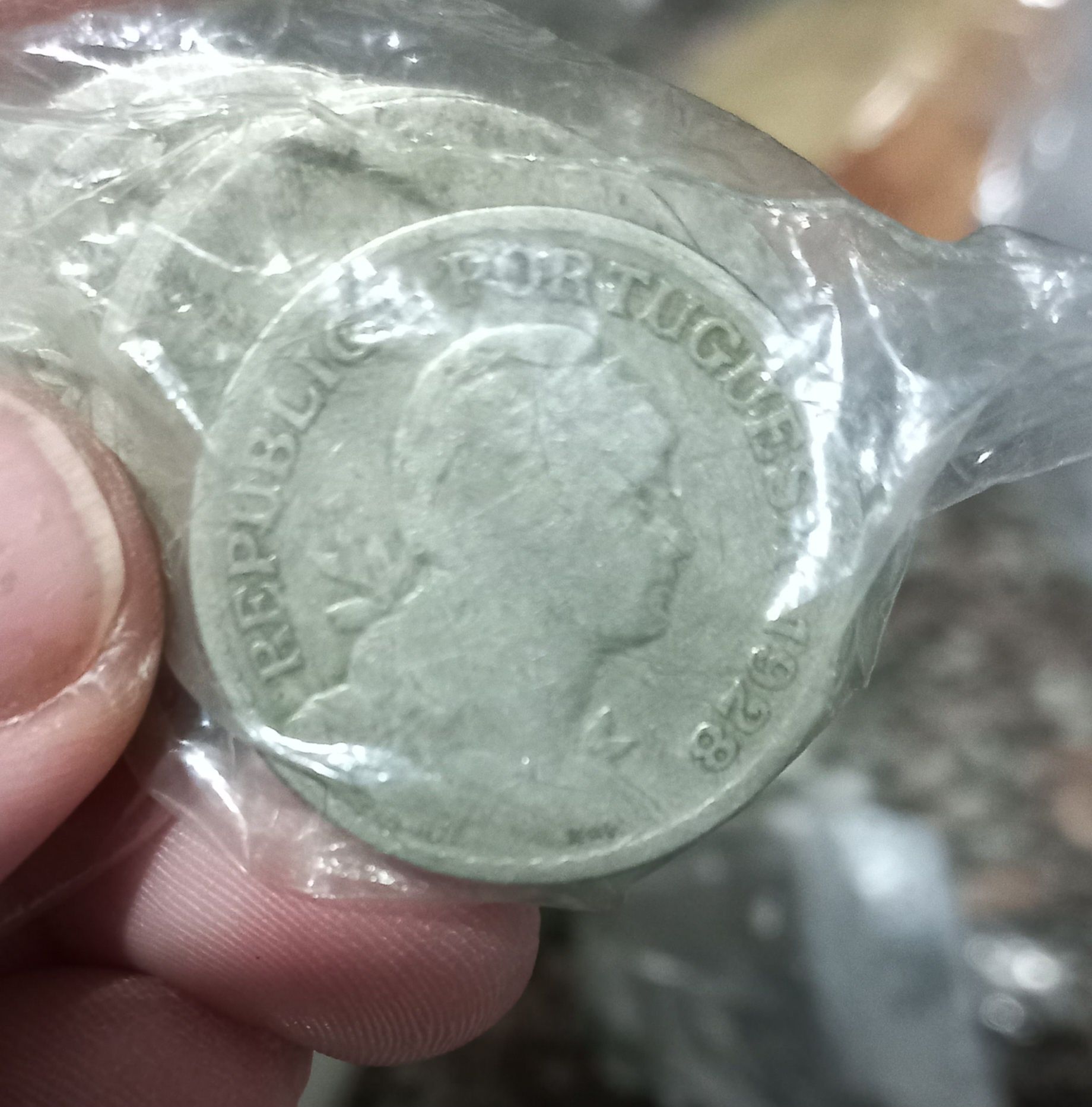 Várias moedas de 1 escudo a partir de 20 euros