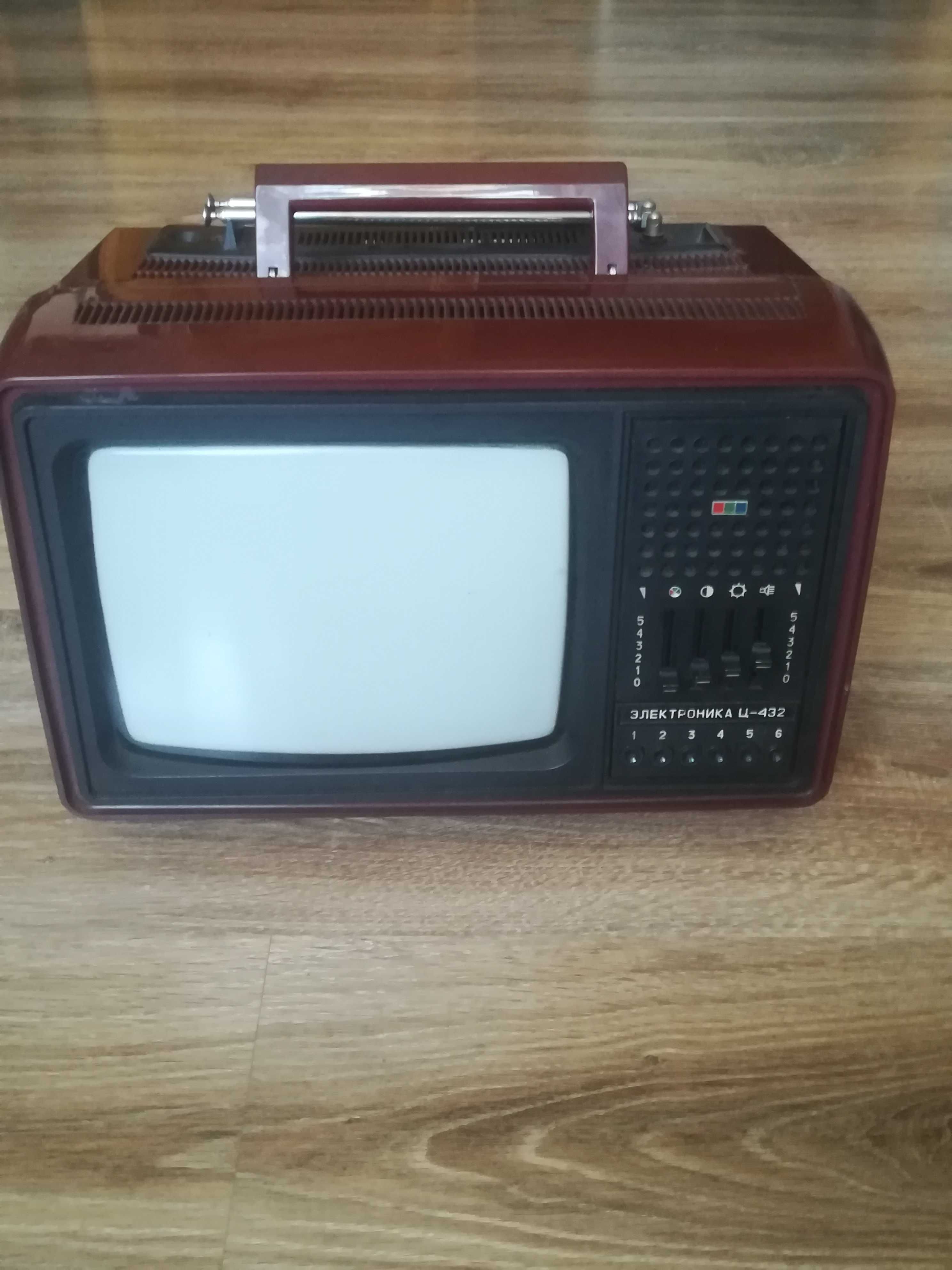 Telewizor PRL  z lat 80 Elektronika C-432