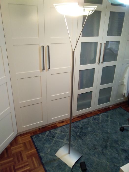 Vendo conjunto de candeeiros / Teto e pé prateado c/regulação lúmens