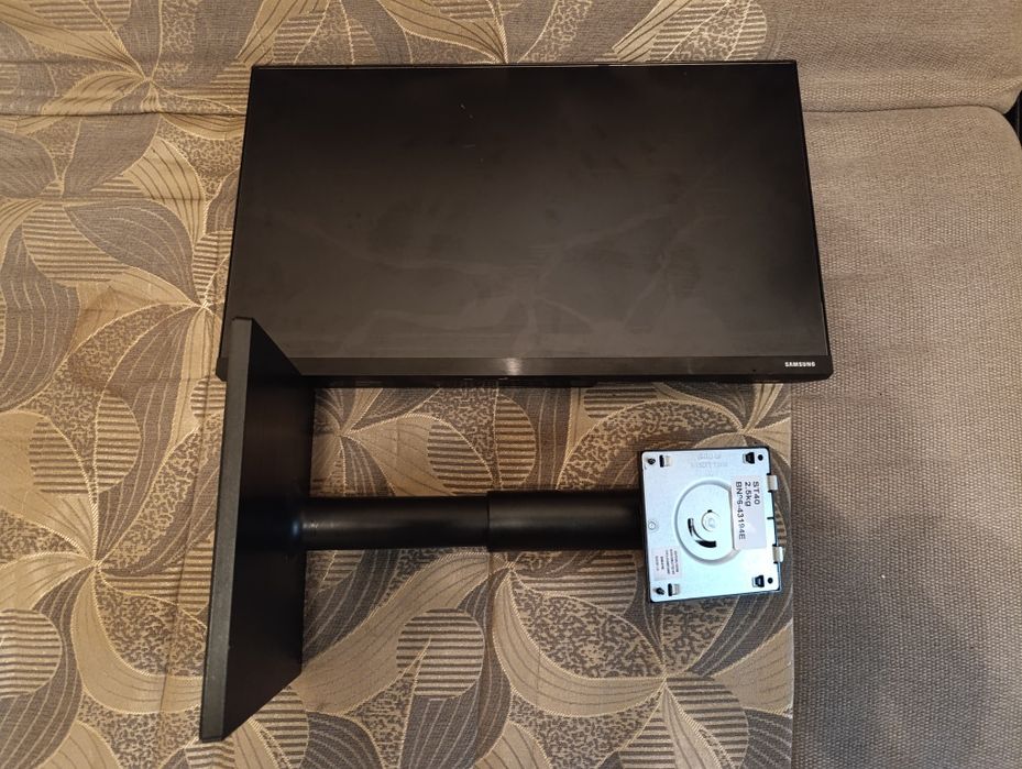 Продам монітор Samsung F24T450FQI битий