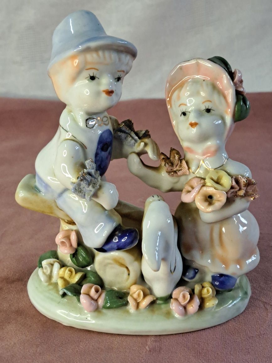 Porcelanowa figurka dzieci 19