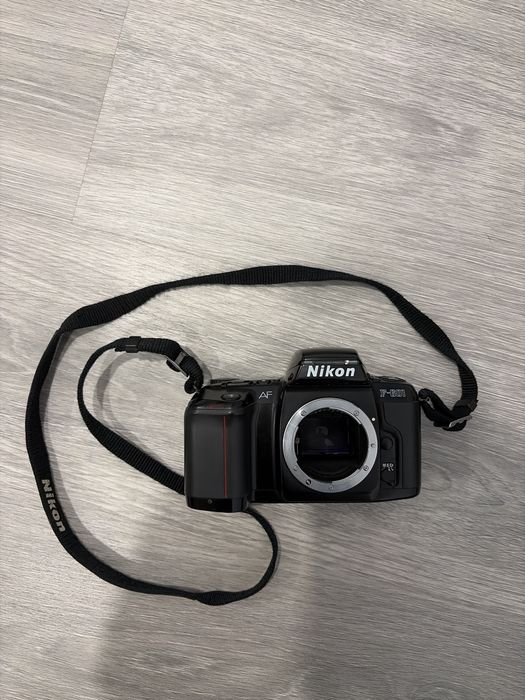 Nikon F-601 (testada e funcional)