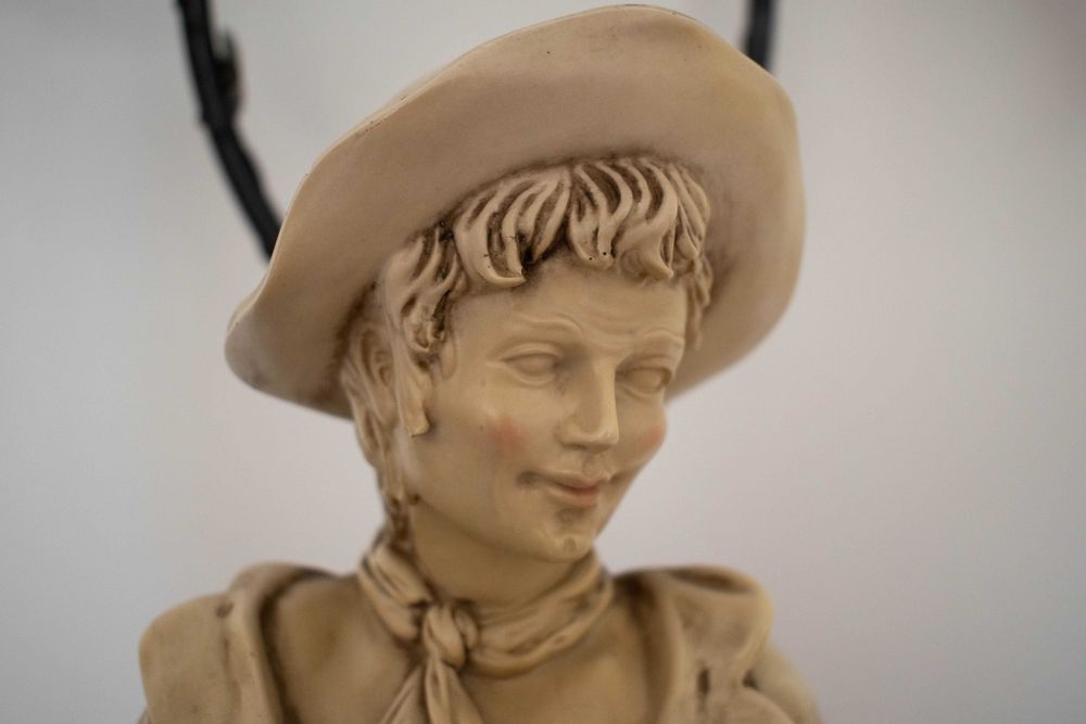 Estátua em Marfinite- Candeeiro duplo