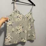 Bluzka na ramiaczkach w kwiaty 44/46 plus size