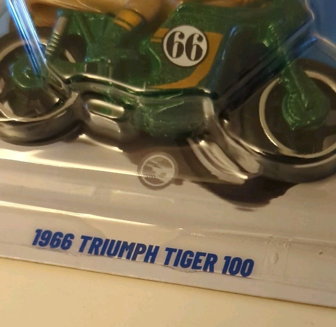 1966 Triumph Tiger 100 Treasure Hunt Hot Wheels 2025