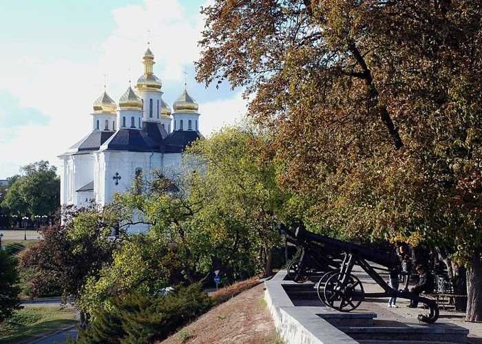 Продається 2 кімнатна Сталінка в самому центрі  Чернігова на Валу!