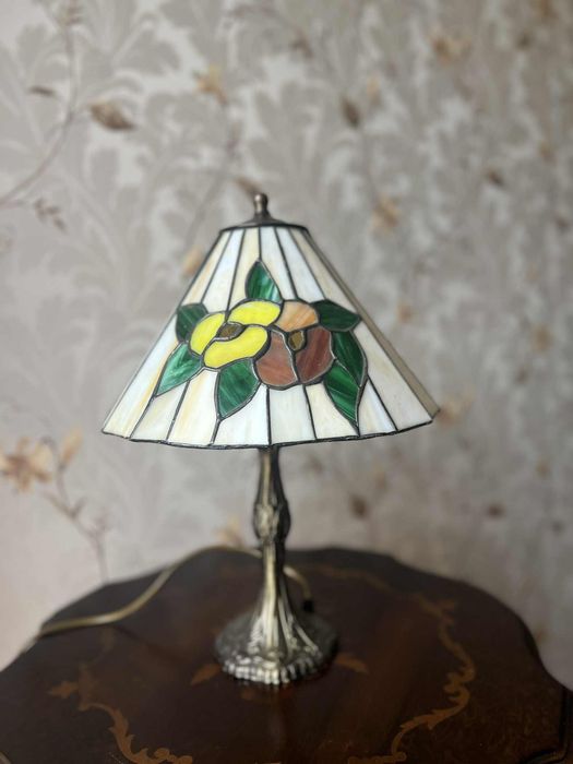 Lampka witrażowa w stylu Tiffany