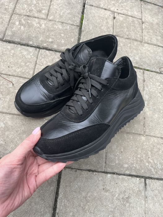 Жіночі кросівки