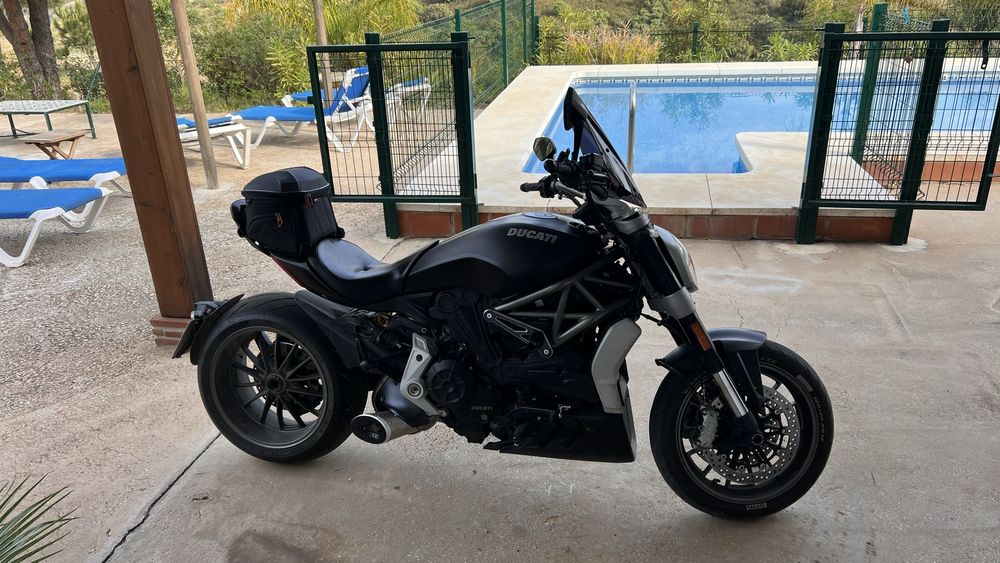 Мото кофр Givi ST607B обʼємом 22-26 літрів