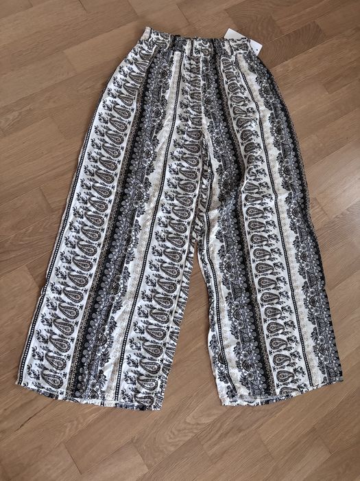 Pantalona com padrão em tons de preto